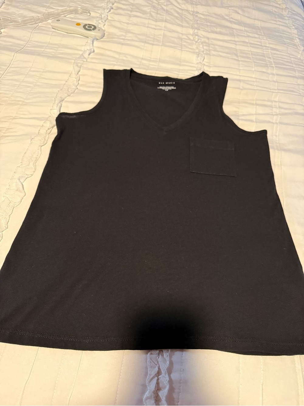 Max Studio Black V-Neck Sleeveless Pocket Tank - Picture 2 of 5